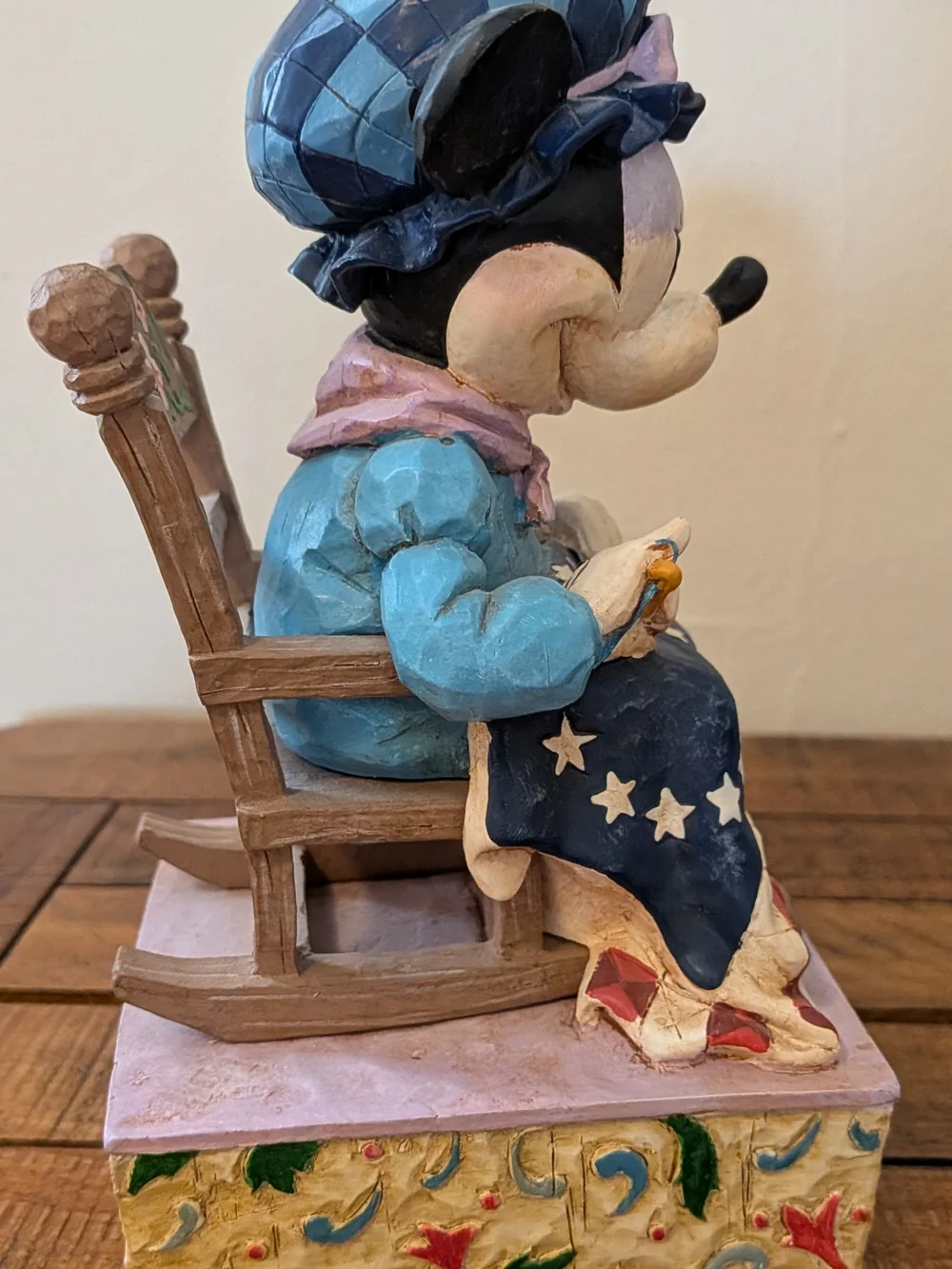 Stitching Freedom's Promise Minnie Mouse & The Ultimate Patriot Mickey Mouse - Picture 5 of 8